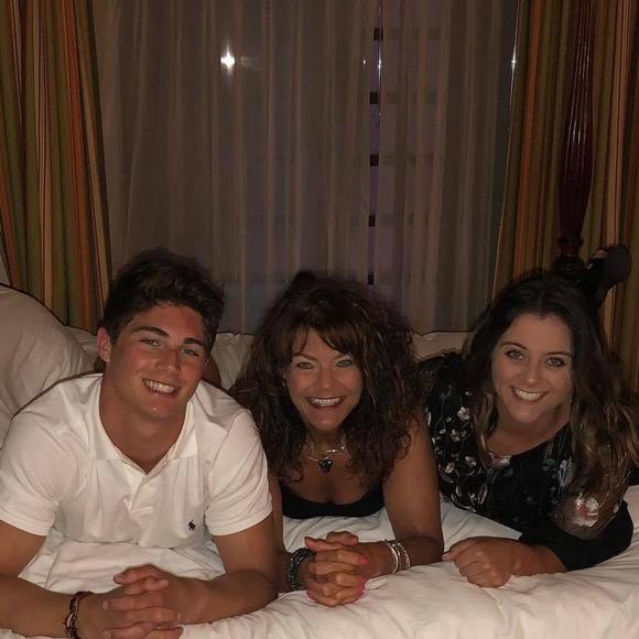 Meet your Posher, Lori - Picture 1 of 1